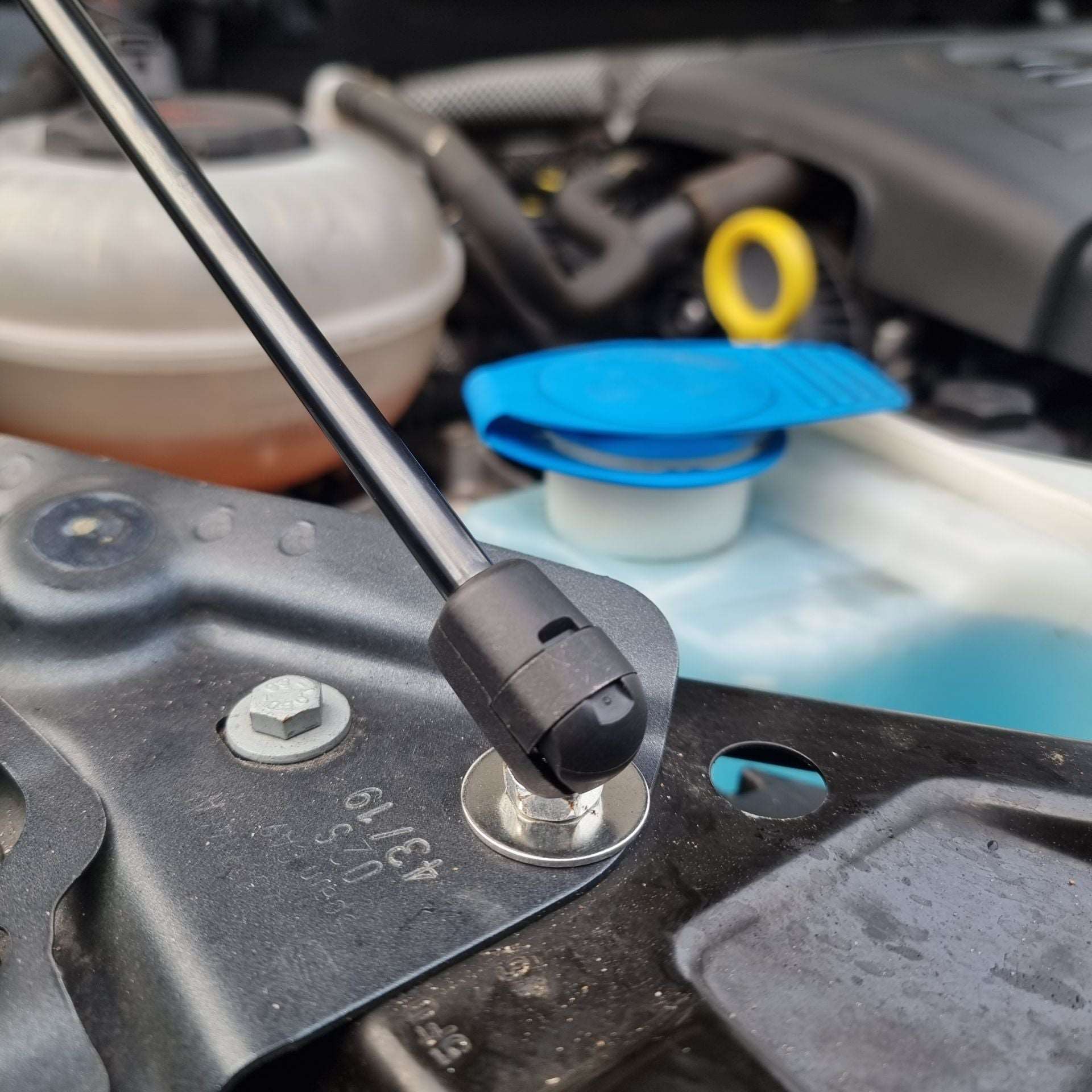 Haubendämpfer/ lifter für VW GOLF 8 und Seat Leon 5F