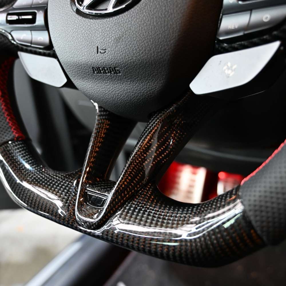 Carbon Lenkrad mit Schaltanzeige für Hyundai i30N