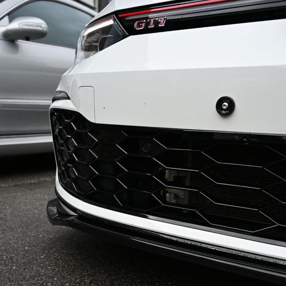 Kühlergrill Gitter Wabengrill Hochglanz Schwarz für Golf 8 GTI / Clubsport