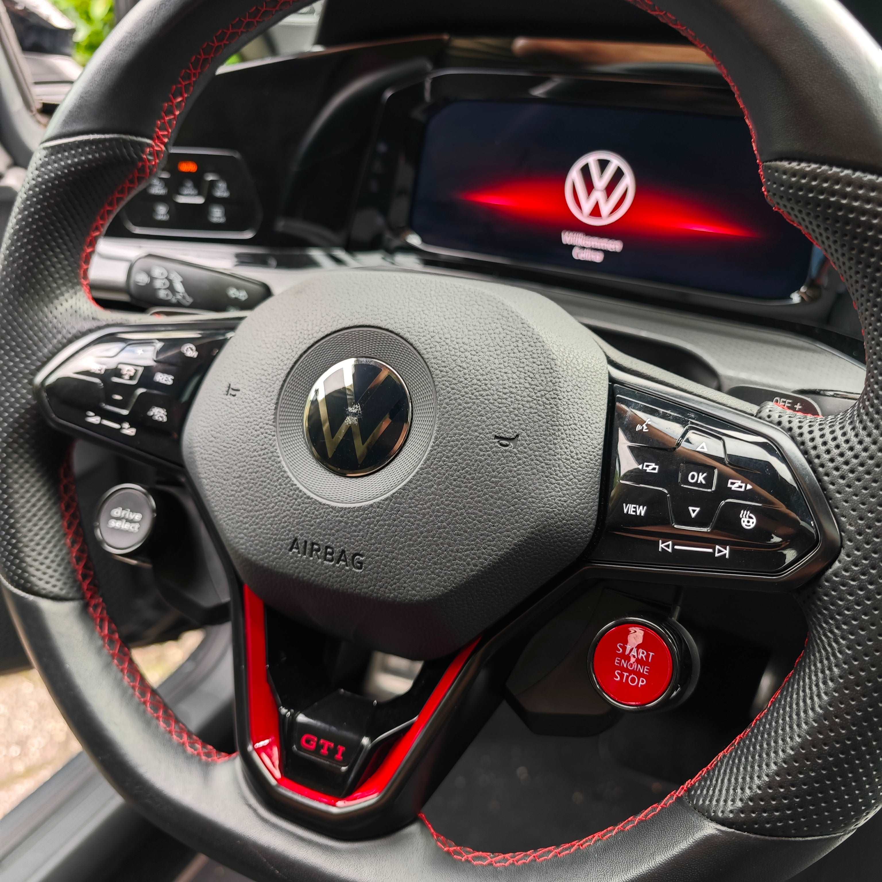 Lenkrad Spange in Schwarz glänzend für den VW Golf 8, GTI, R