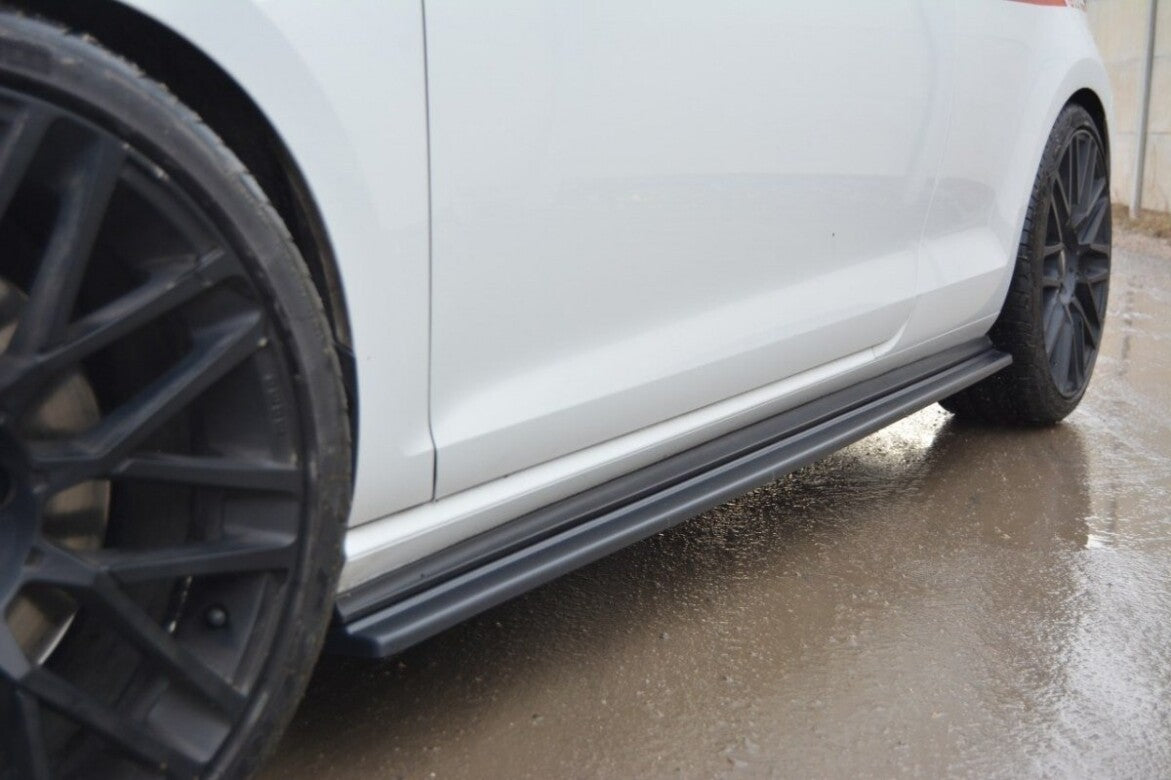 Seitenschweller Ansatz Cup Leisten für VW GOLF 7 GTI PREFACE/FACELIFT (breit) schwarz Hochglanz von Maxton Design