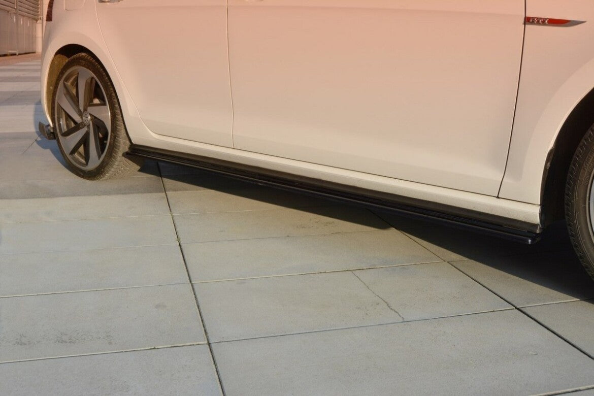 Seitenschweller Ansatz Cup Leisten für VW GOLF 7 GTI PREFACE/FACELIFT (breit) schwarz Hochglanz von Maxton Design