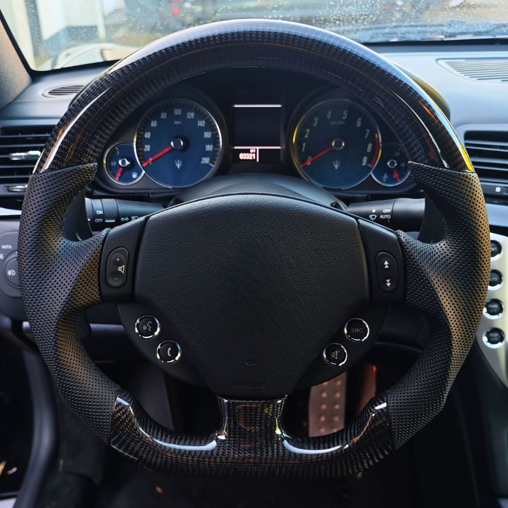 Carbon steering wheel for Maserati GranTurismo