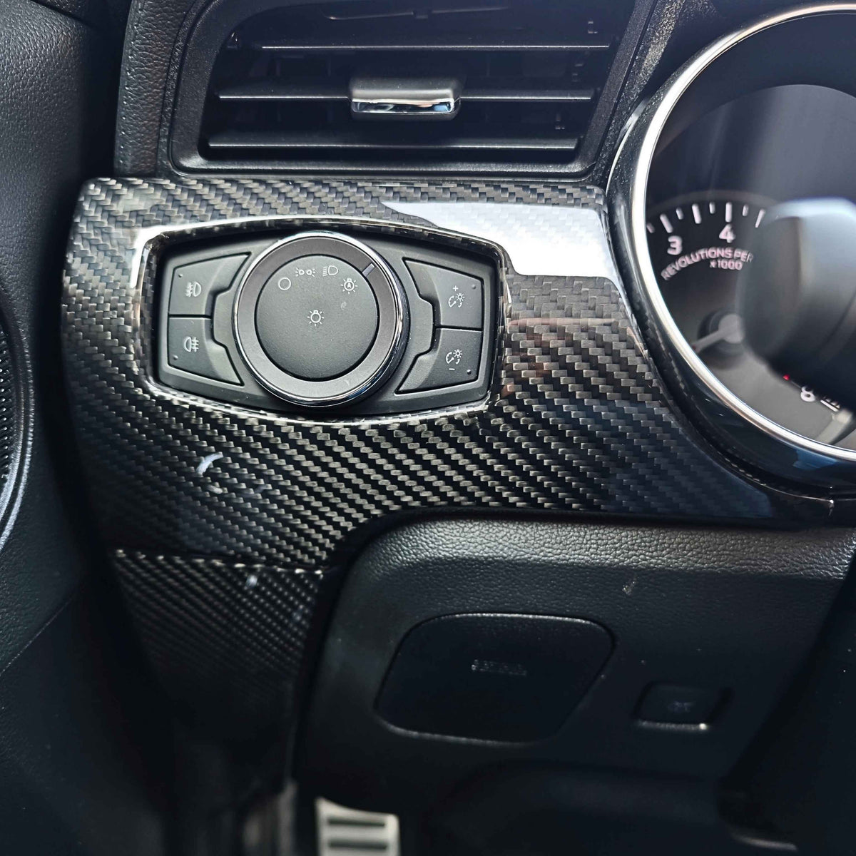 Carbon Armaturenbrett Abdeckung für Ford Mustang – Ansicht 2